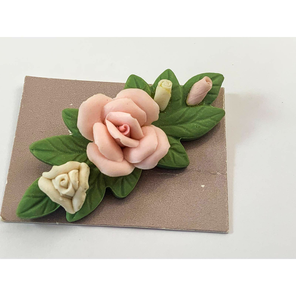 Avon Porcelain Petals Rose Pin - 1987 - Original Box - Touch of Vintage Romance! - Picture 2 of 6